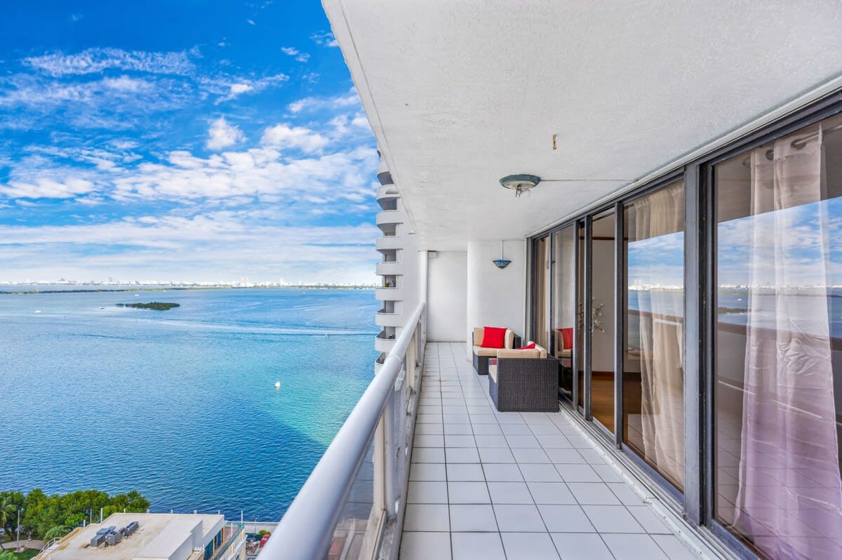 Bayfront Long-Stay | Premium Amenities | StayCozy