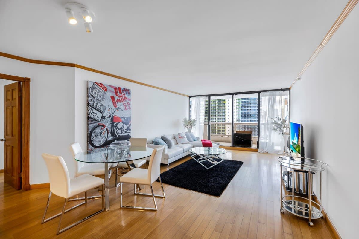 Bayfront Long-Stay | Premium Amenities | StayCozy