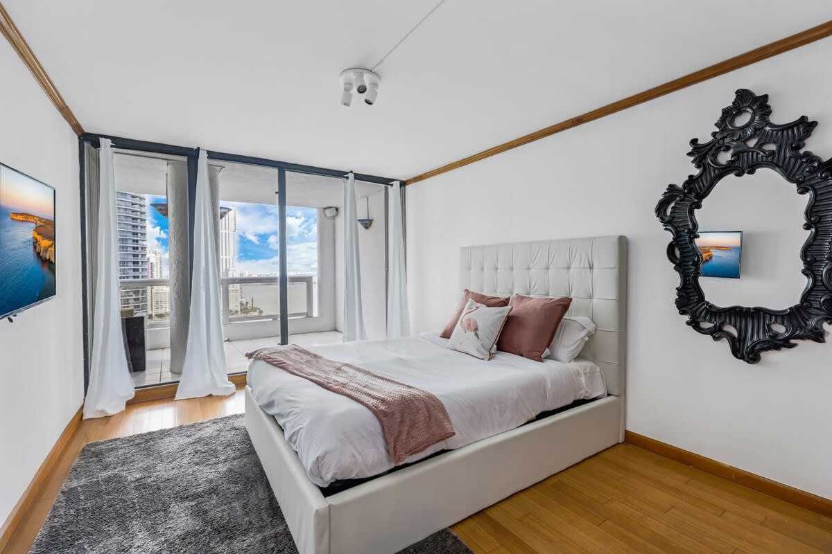 Bayfront Long-Stay | Premium Amenities | StayCozy