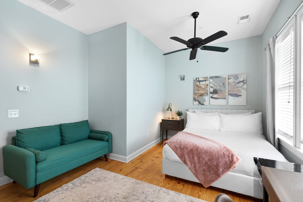 Airy & Light Filled Executive Rental Downtown 6