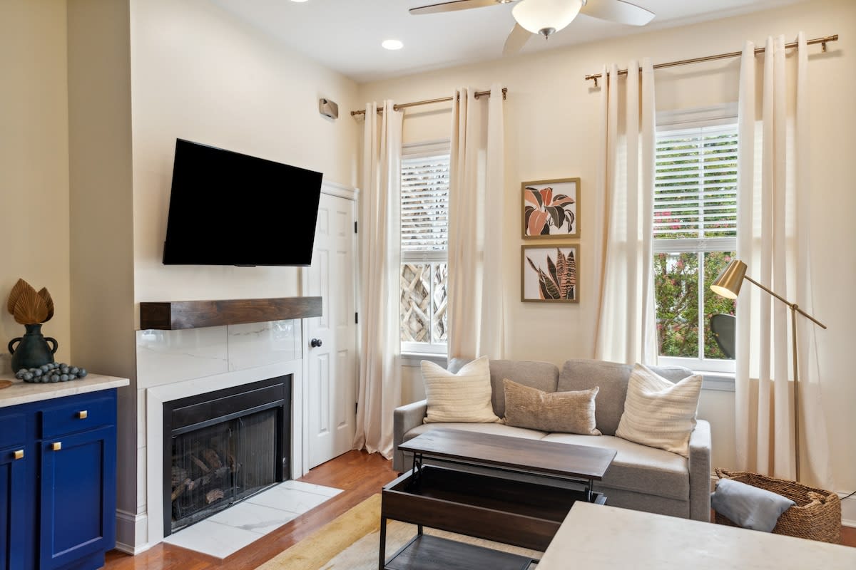 Bright & Fun 1 Bedroom Monthly Rental 5