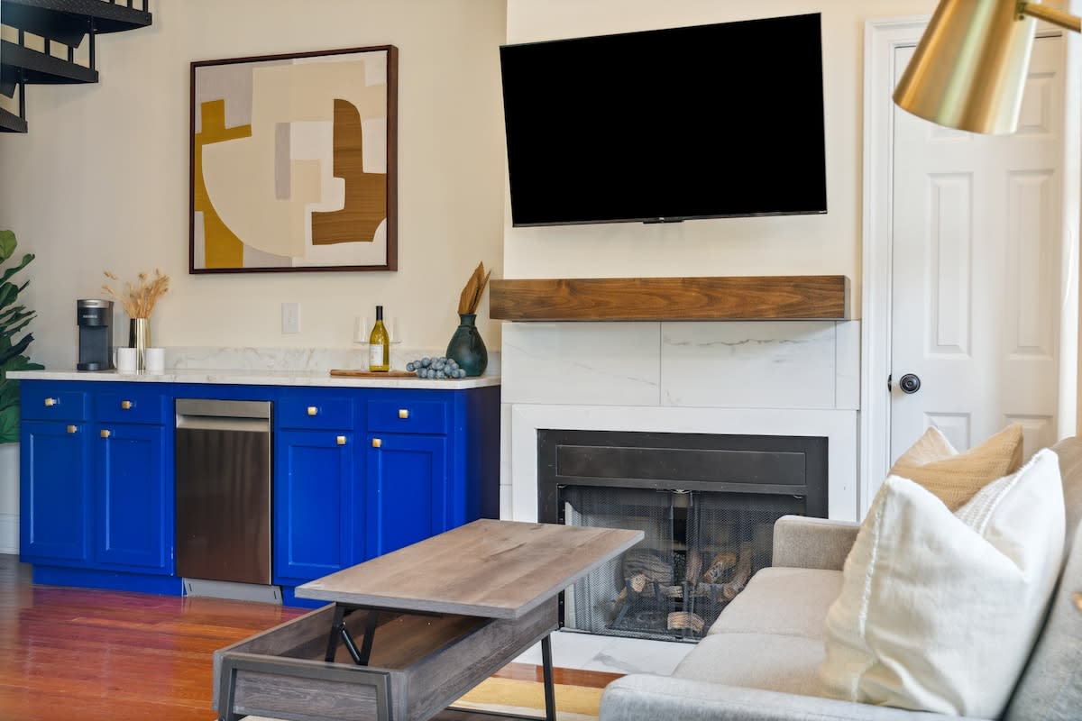 Bright & Fun 1 Bedroom Monthly Rental 6