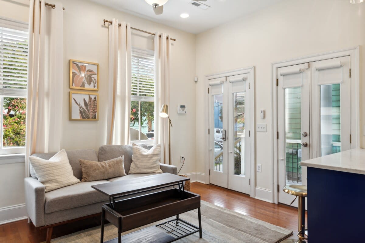 Bright & Fun 1 Bedroom Monthly Rental 4