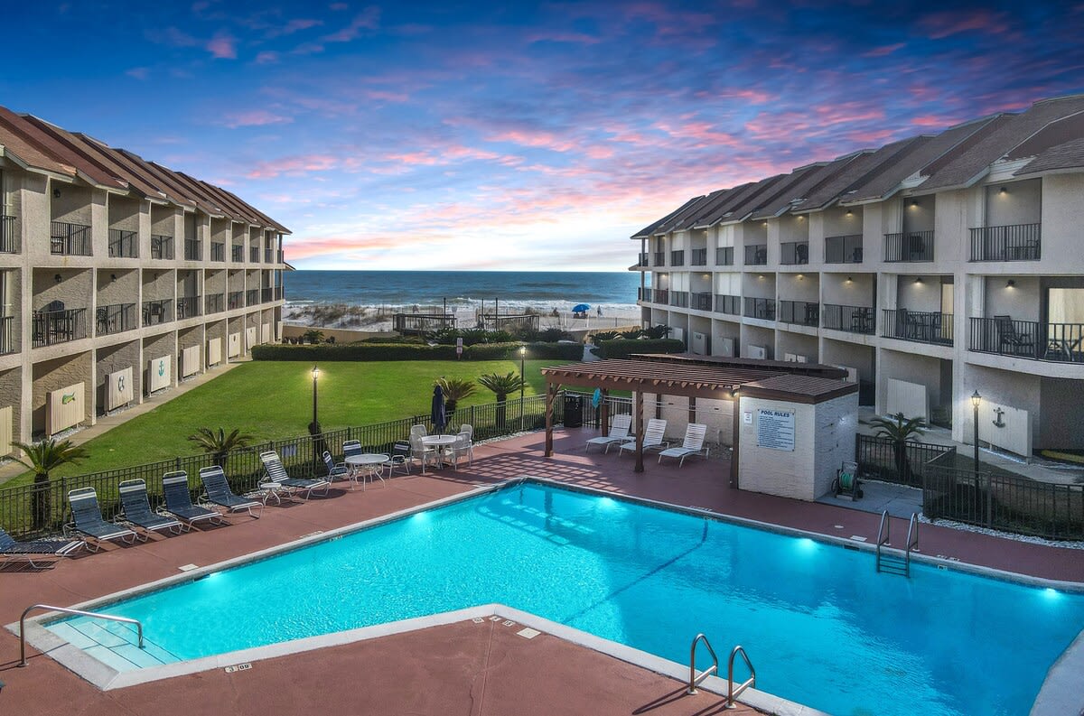 Gulfside Townhome 32: Two bedrooms, 2.5 baths townhouse w/ pool — Gulf Shores, AL — vacation rental