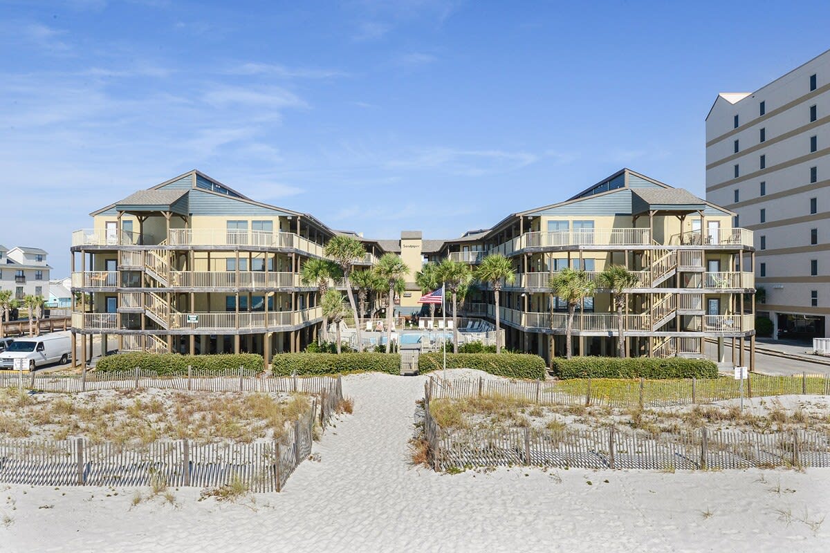 Sandpiper 1C- Stylish, Gulf-side, affordable! — Gulf Shores, AL — vacation rental