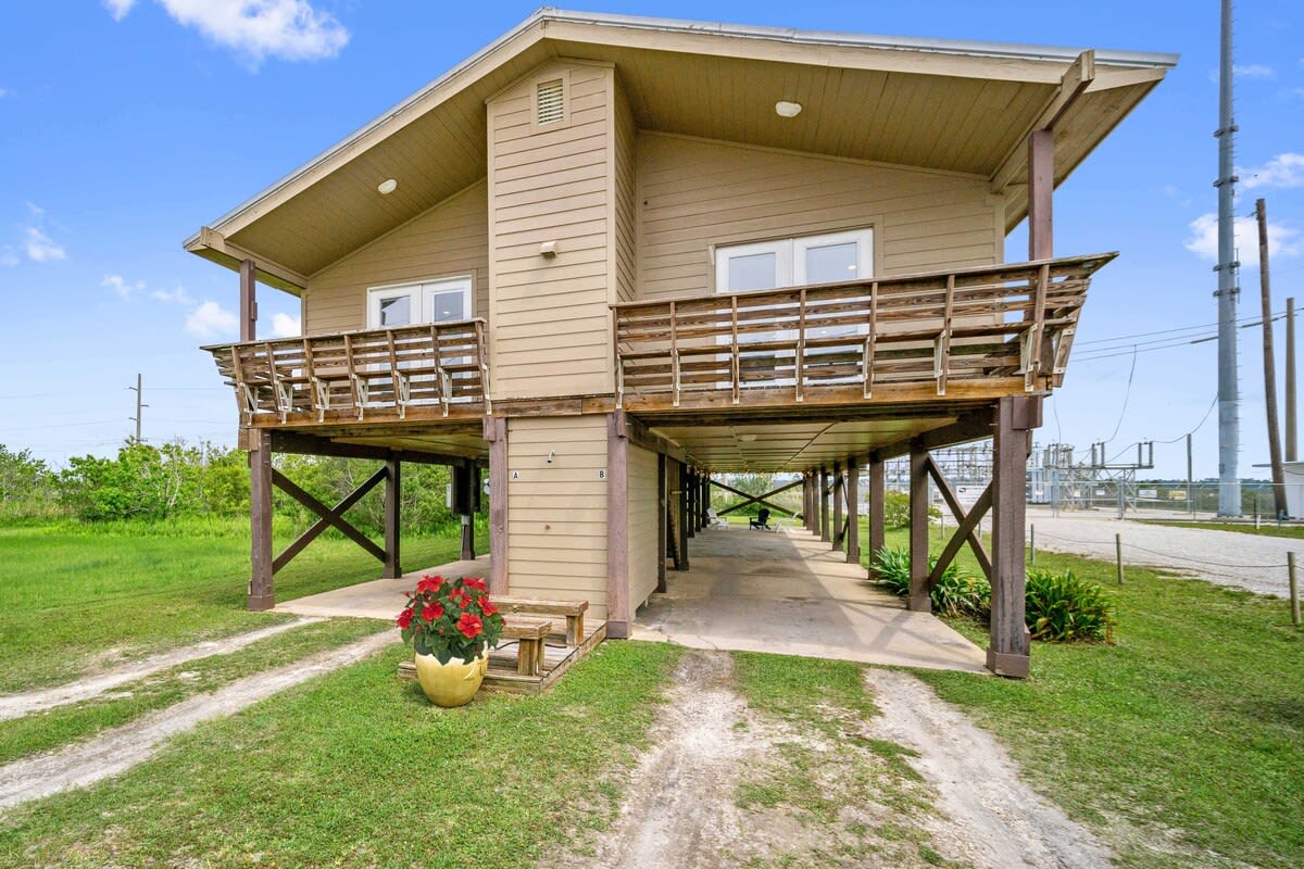 Don't Worry, Beach Happy; 6 BR, 4 BA, sleeps 20. — Gulf Shores, AL — vacation rental