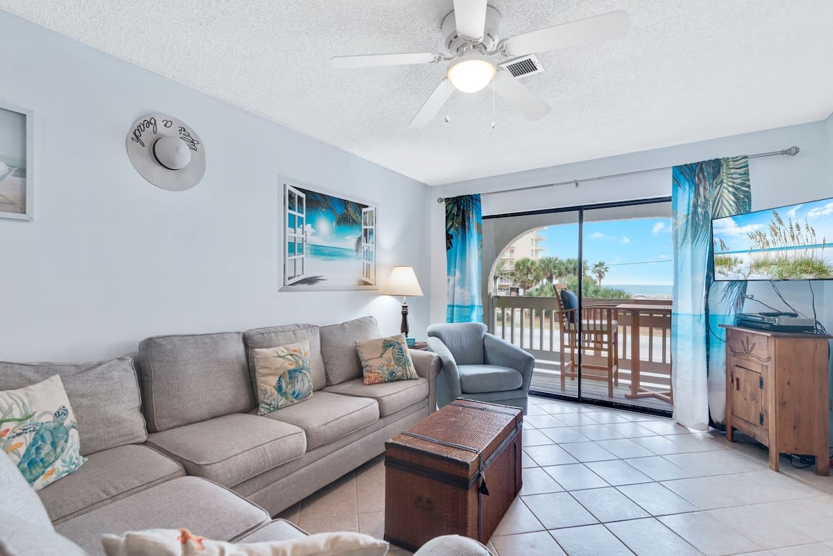Las Palmas 114- Pool, BBQ, short walk to beach — Gulf Shores, AL — vacation rental