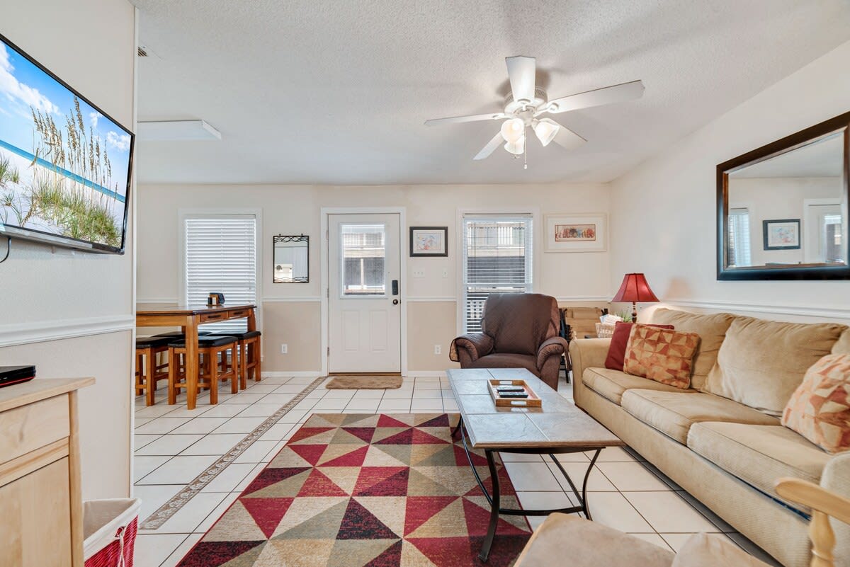 The Beach Front 601- Affordable Beachfront. 2 bedrooms, 1.5 baths sleeps 6 — Gulf Shores, AL — vacation rental