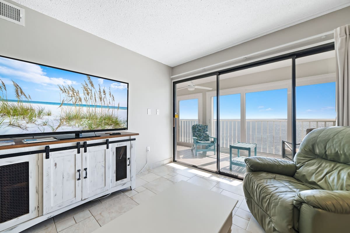 Edgewater 82- floor to ceiling glass doors, 2 bedrooms, low density complex — Gulf Shores, AL — vacation rental