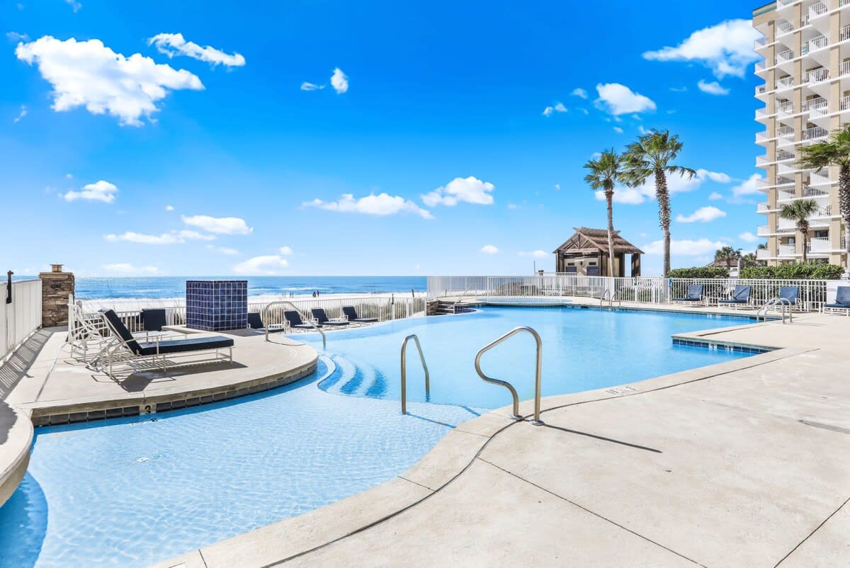Beachfront Escape: Sleeps 10, Incredible Views! — Orange Beach, AL — vacation rental