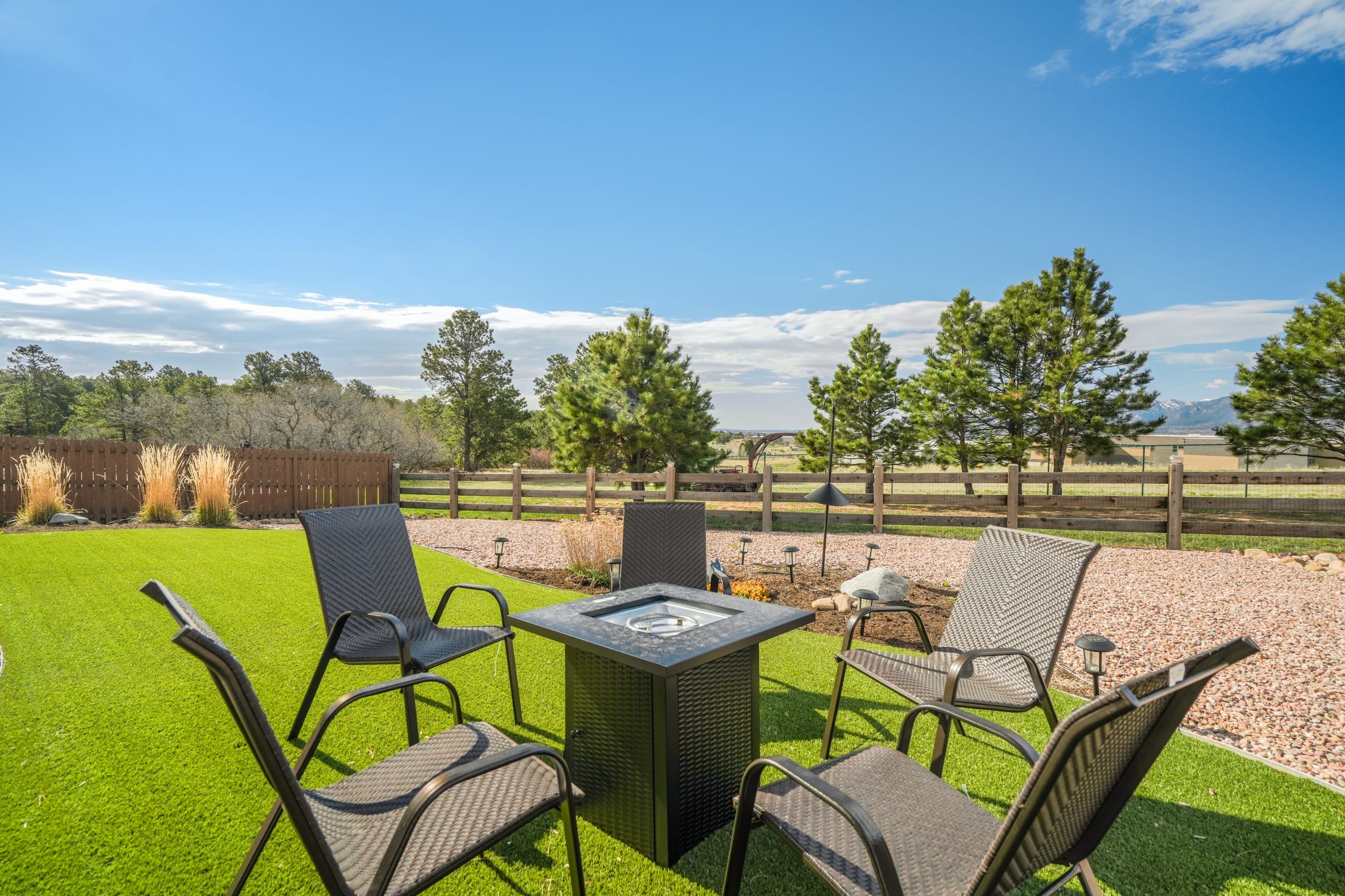 Mountain Breeze! Fire Pit, Air Hockey & Views! โ Monument, CO โ vacation rental