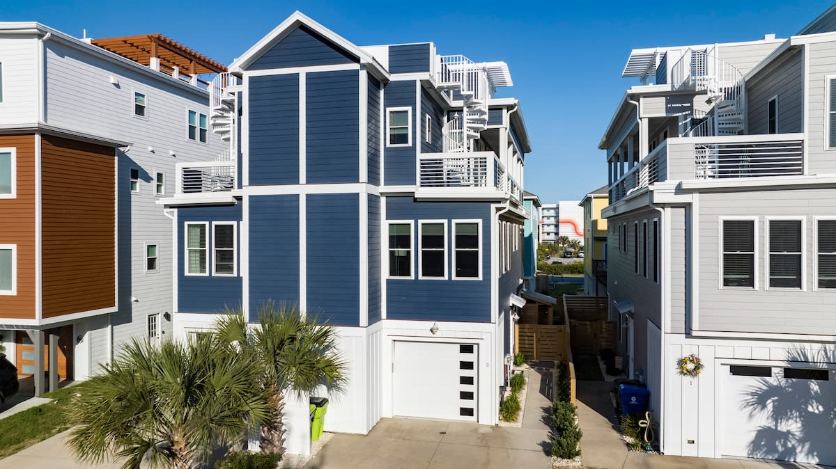 SeaRenity with rooftop and ocean views — Carolina Beach, NC — vacation rental