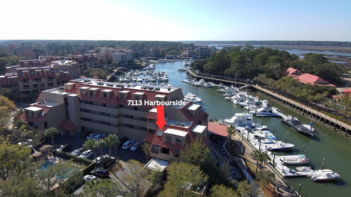 Harbourside Steps to Shops Dining Marina