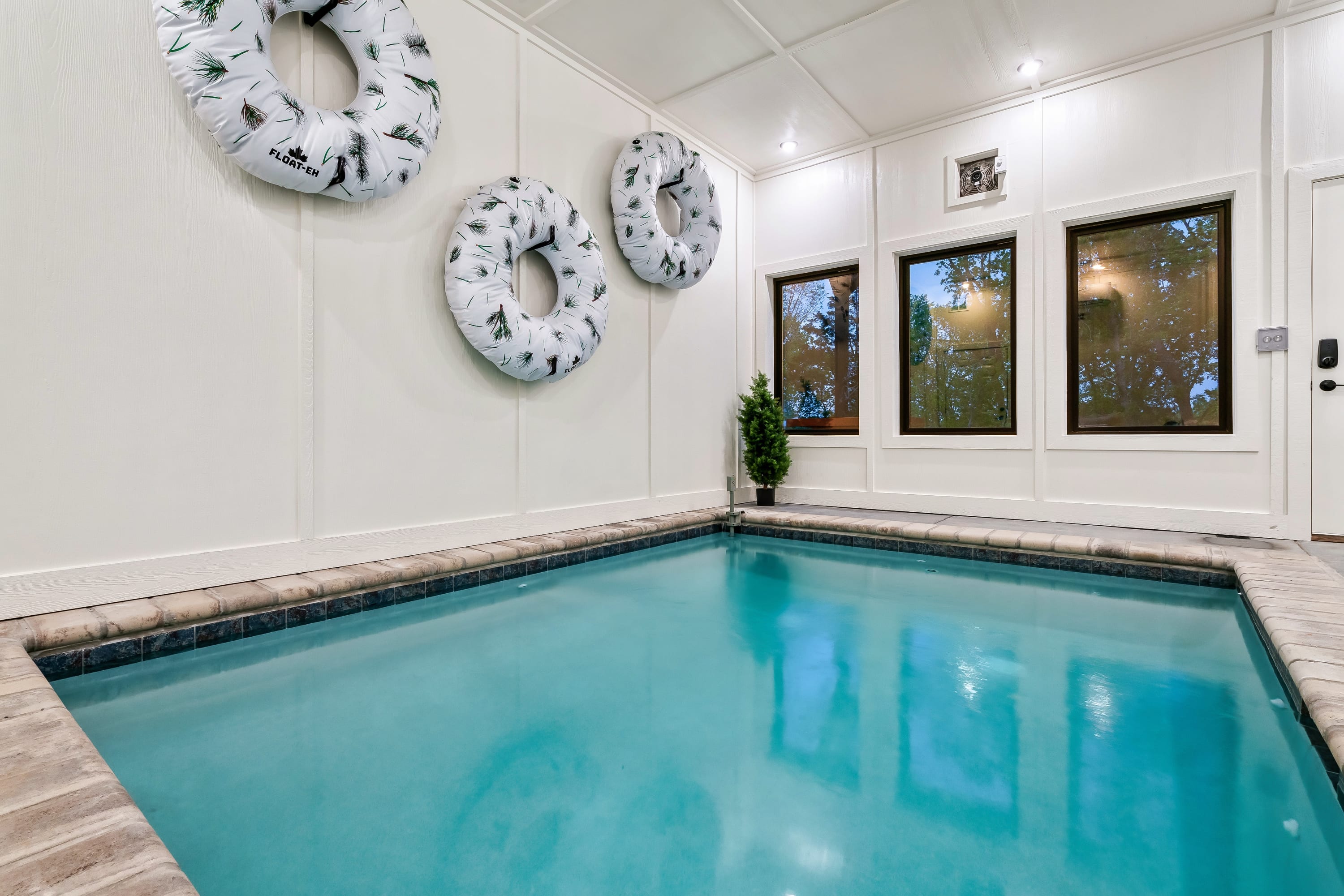 Family Friendly, Sleeps 10・Pool・Arcade・Hot Tub — Sevierville, TN — vacation rental