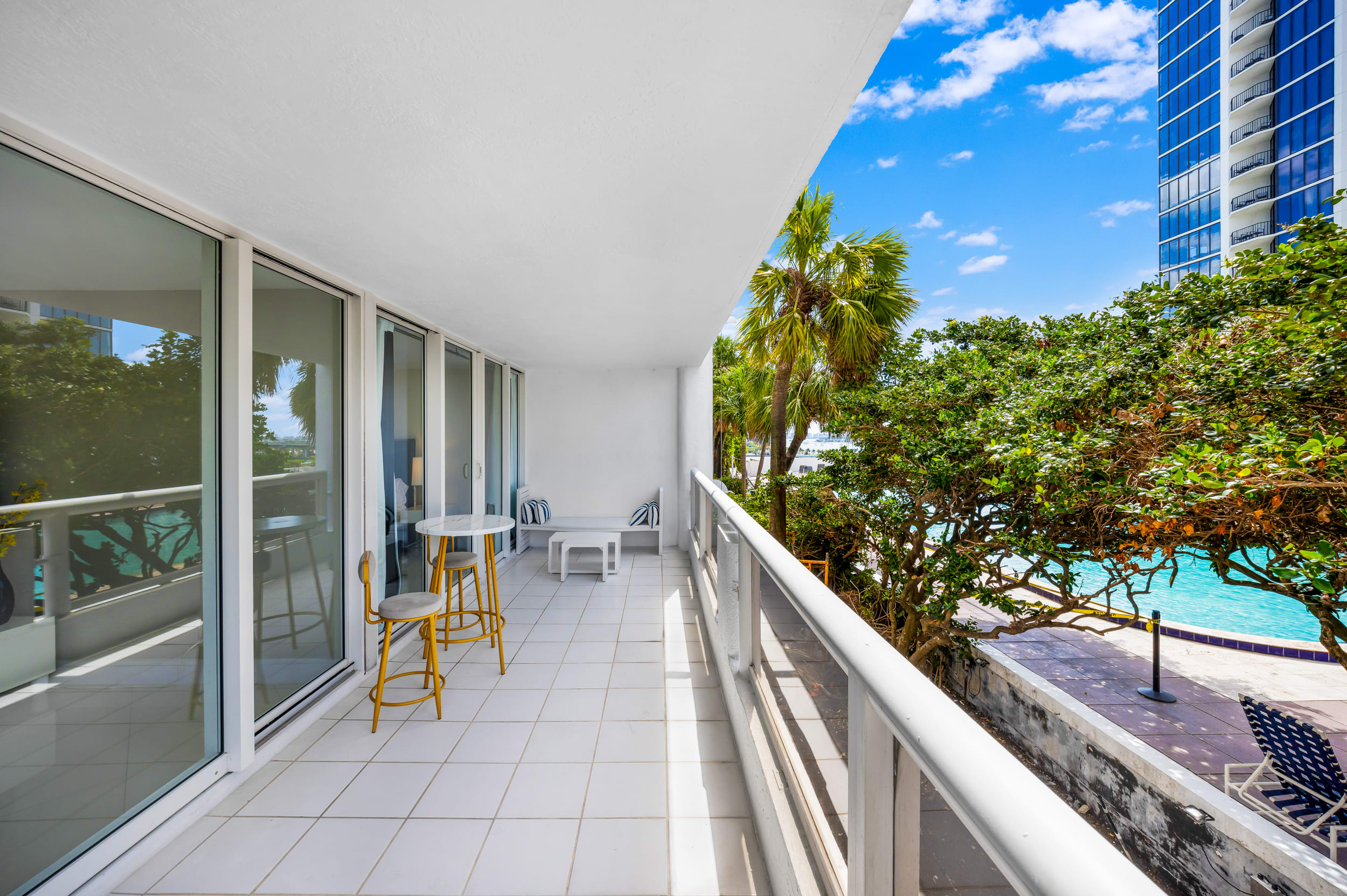 Private Balcony | King Bed | Hot Tub | StayCozy