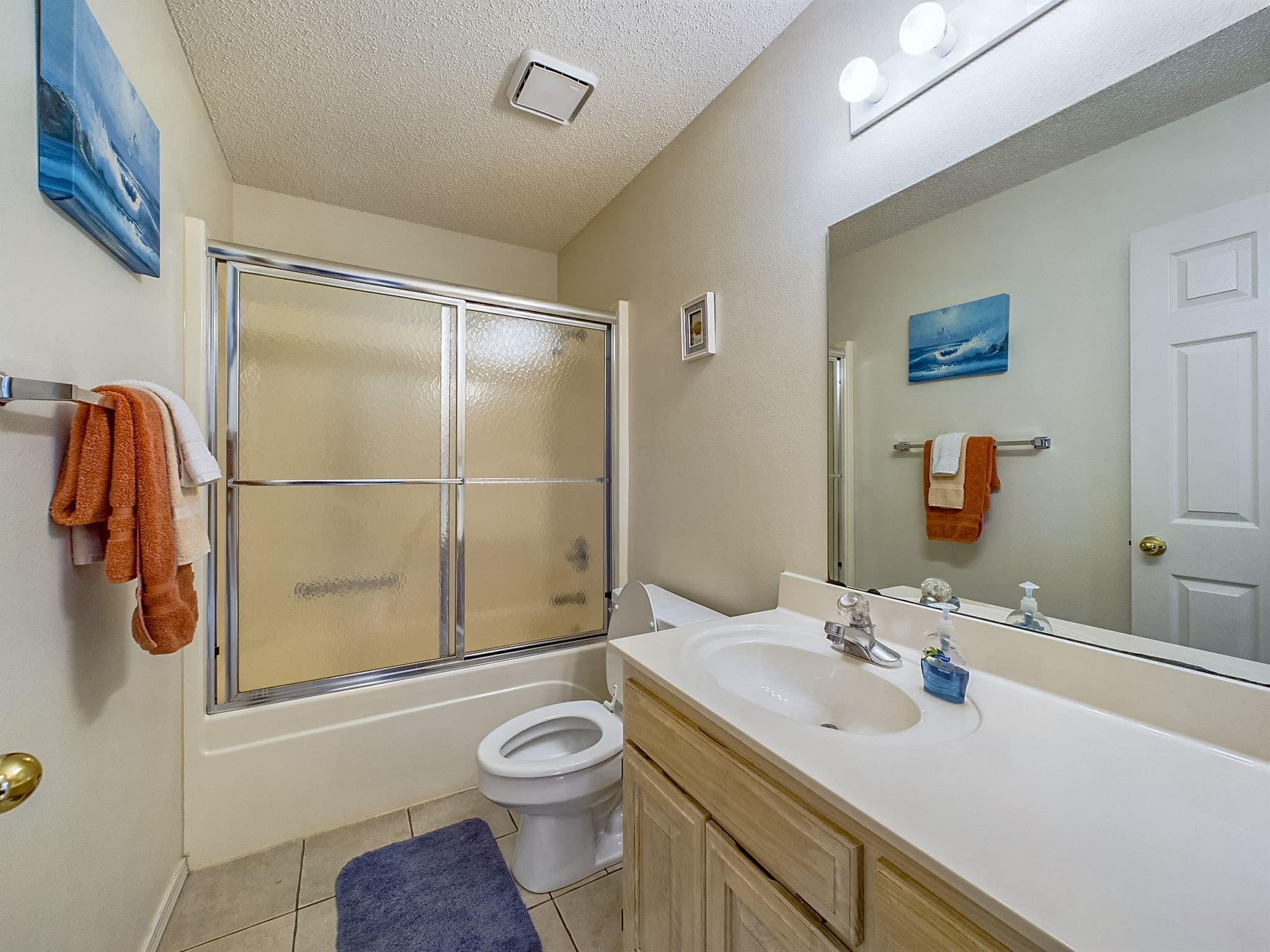 Shared bathroom with bedrooms 2&3