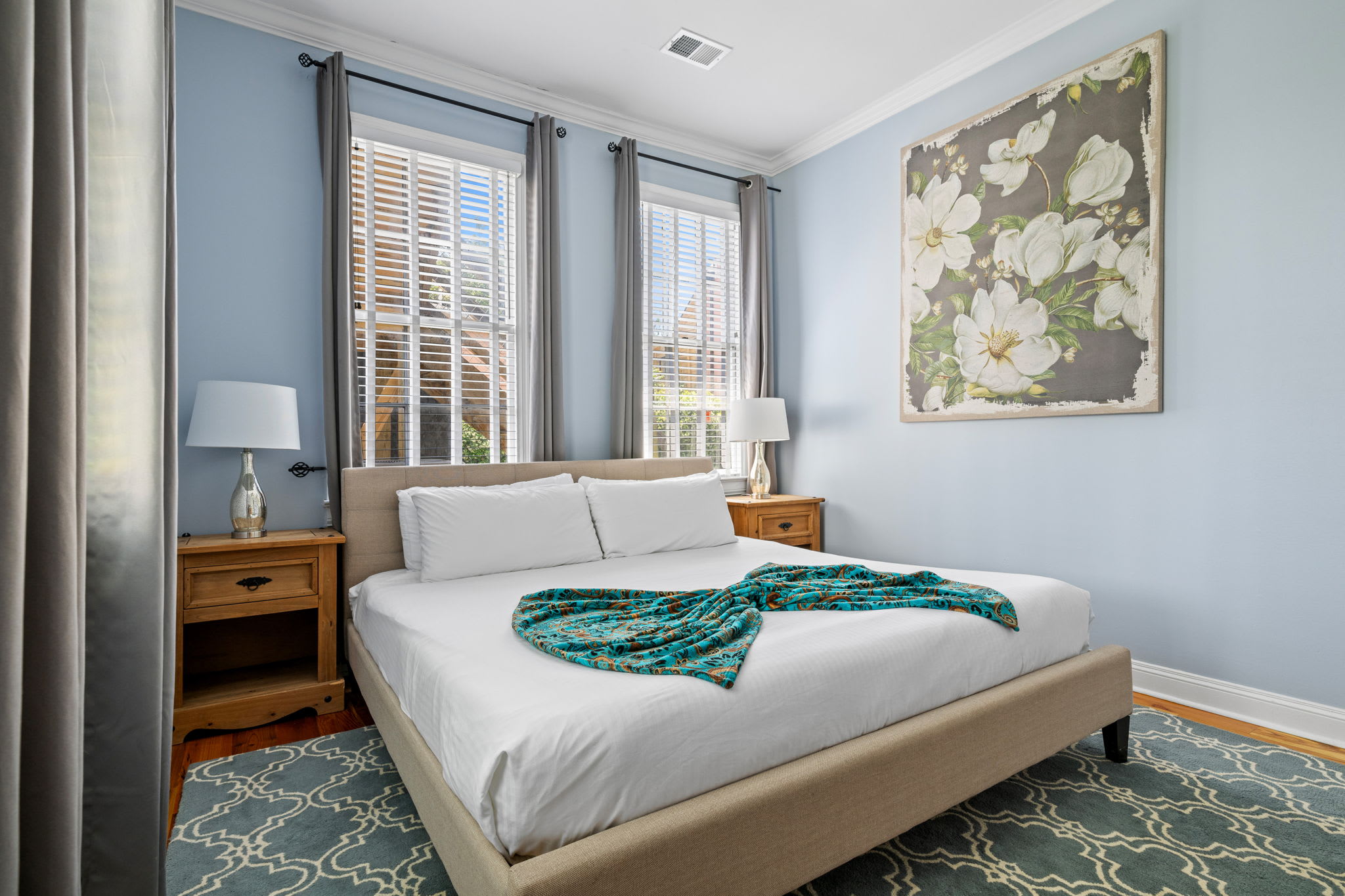 Downtown Grill Sleeps 6 Steps from King St — Charleston, SC — vacation rental