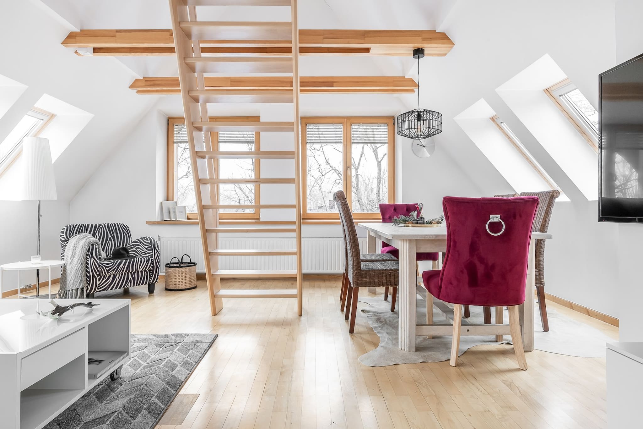 Zamoyskiego 8 | Spacious Apartment | WiFi