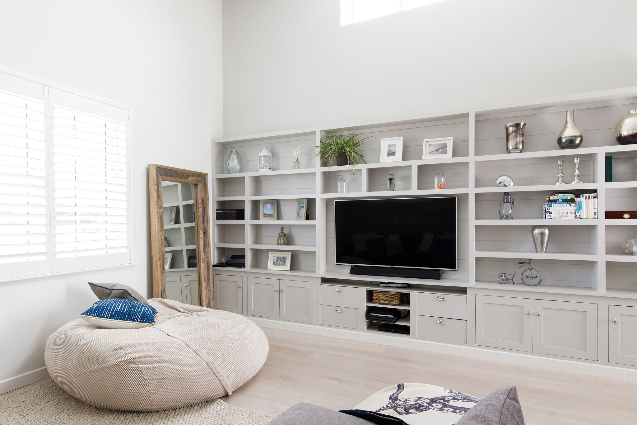 Escape to coastal serenity in our TV room, complete with stylish decor and a 42" Smart TV for endless entertainment