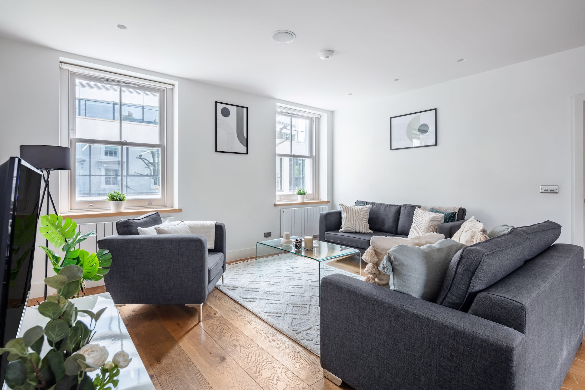 Fitzrovia Spacious 2BR2BA by Bloomsbury - Photo 1