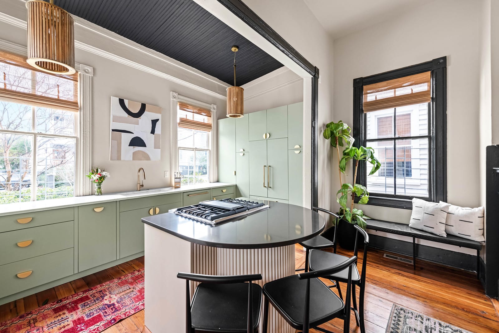 Fully equipped kitchen with everything you need to cook a meal!