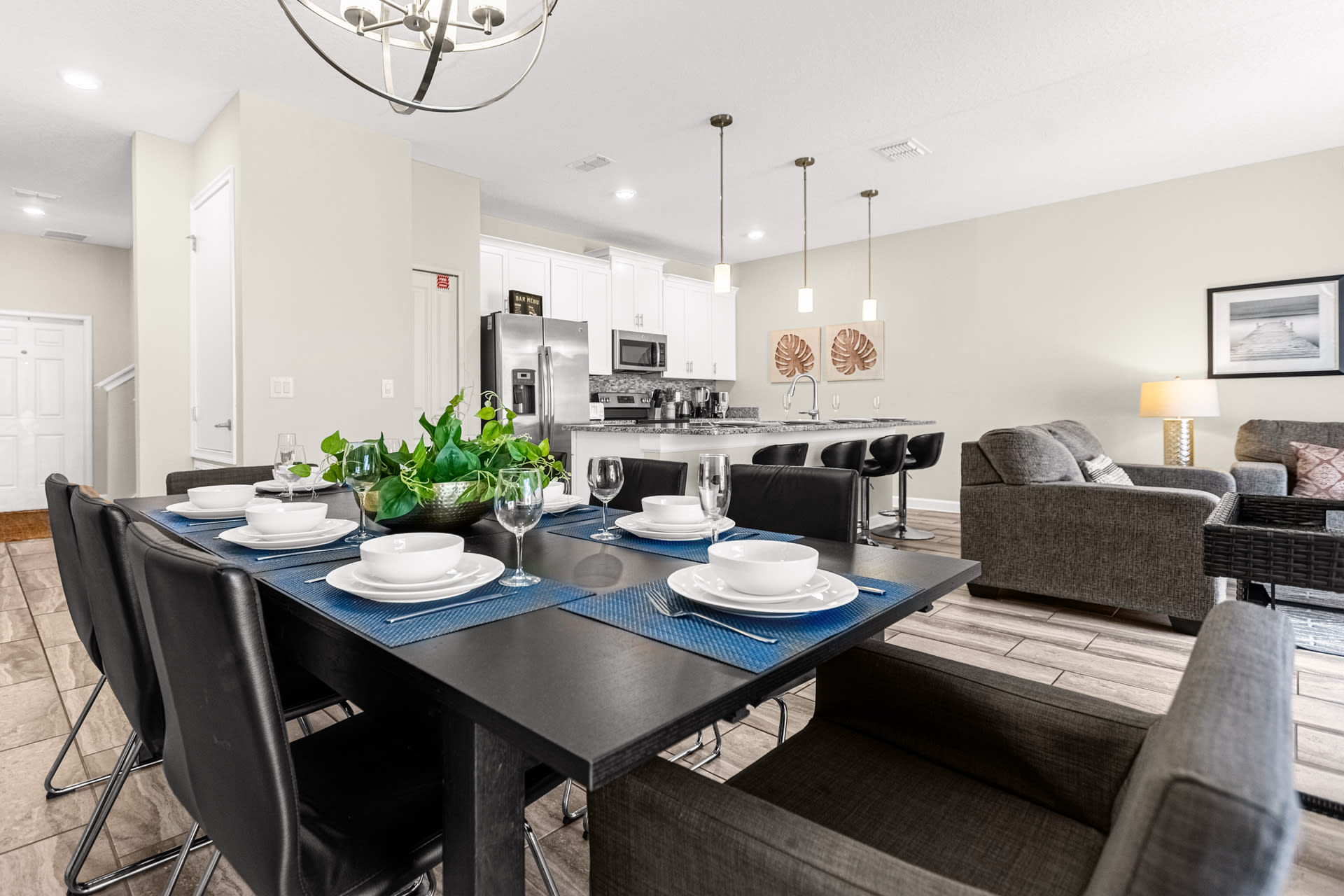 Large Capacity Dining Table