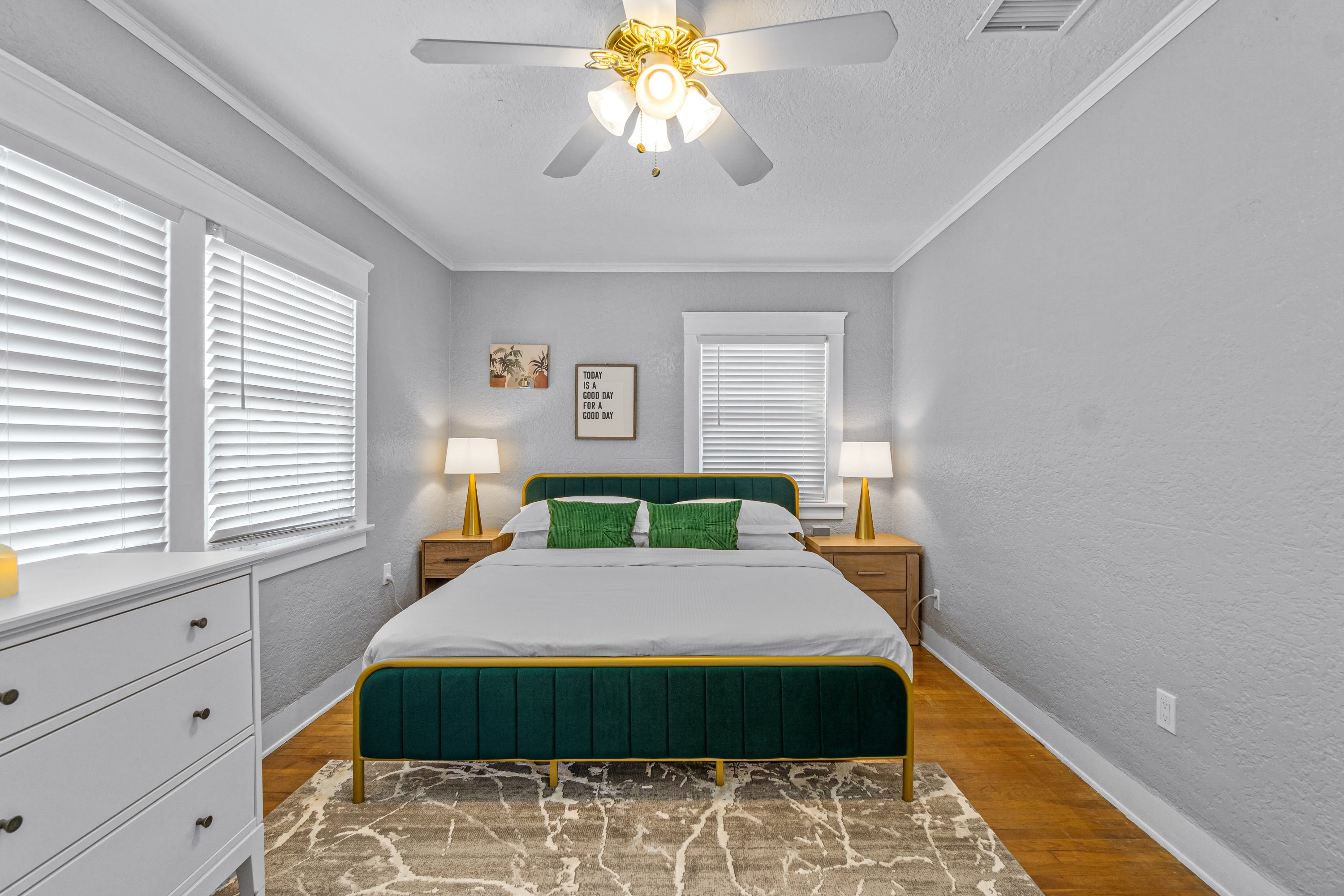 Cozy Bankers Hill Hideaway - AC, Bay View, and Parking