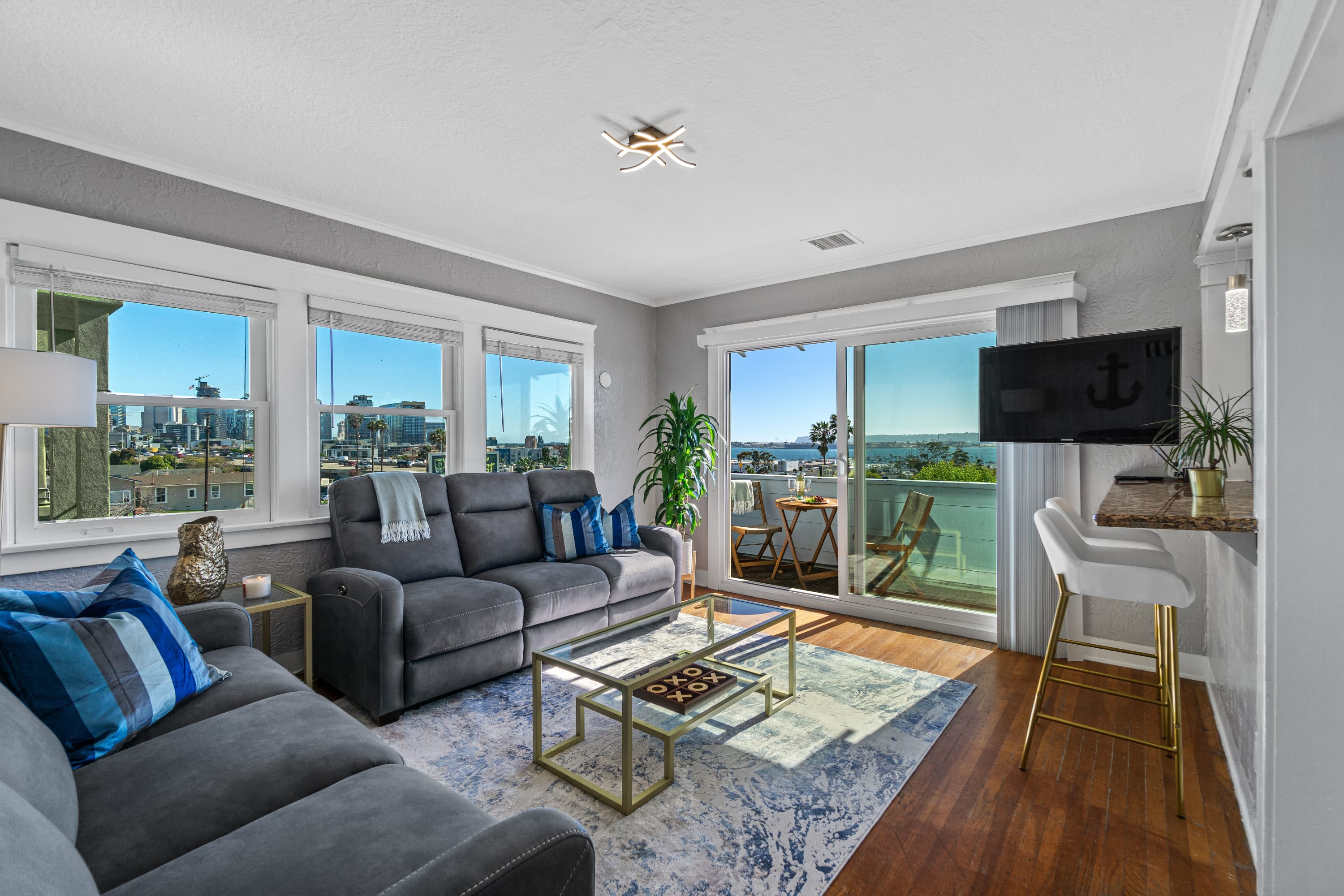 Cozy Bankers Hill Hideaway - AC, Bay View, and Parking