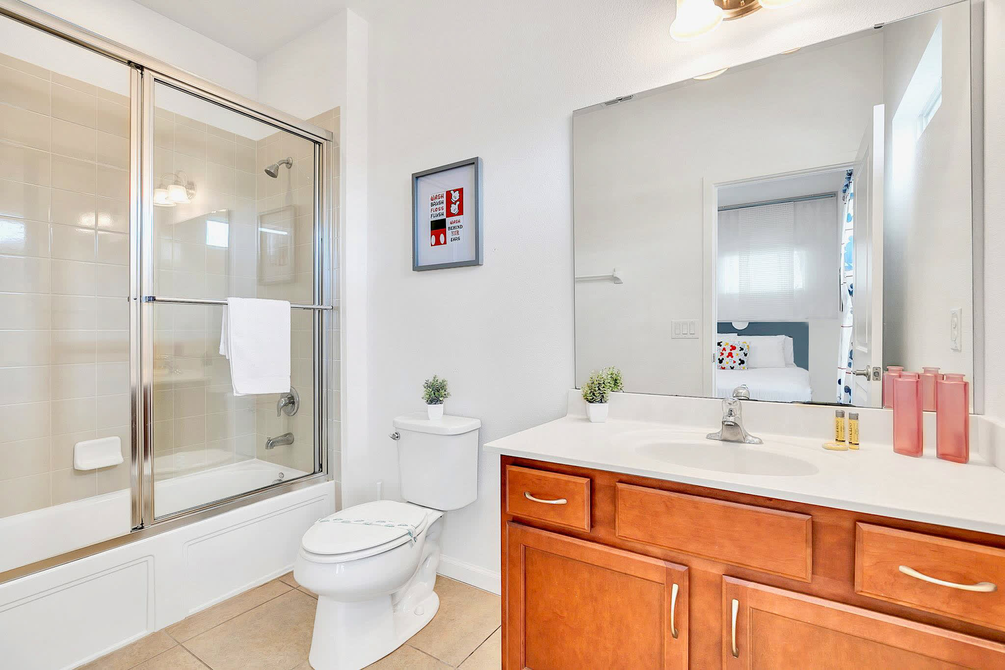 Relaxing Bath Space With Modern Finishes And Practical Design