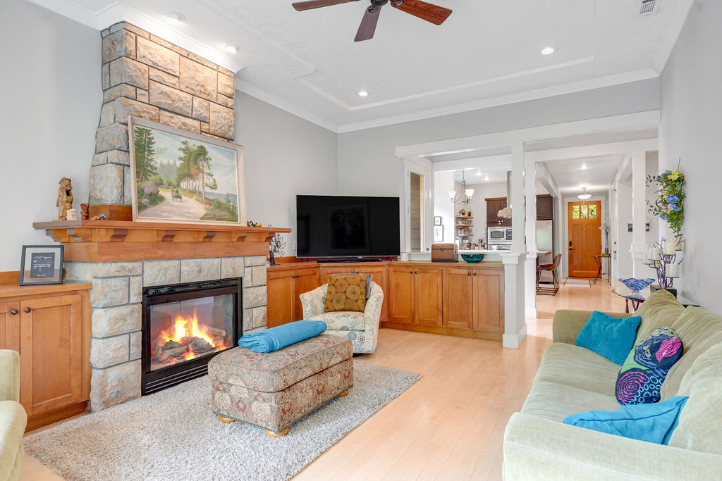 Elegant Boise River Home at Bown Crossing with Hot Tub 5