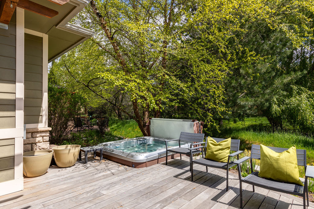 Elegant Boise River Home at Bown Crossing with Hot Tub 4
