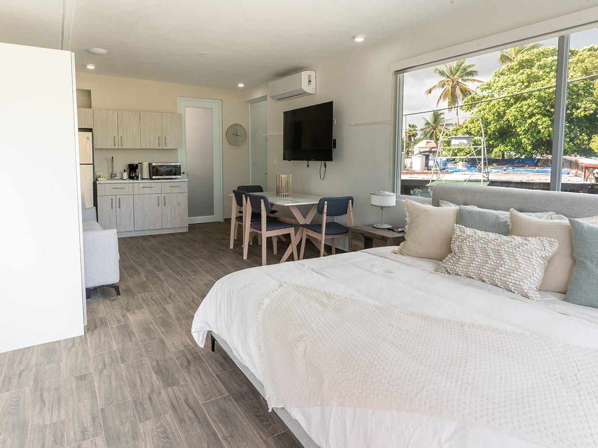 AQUA Terrazas 7 · Beachfront Getaway with King Bed - Property photo