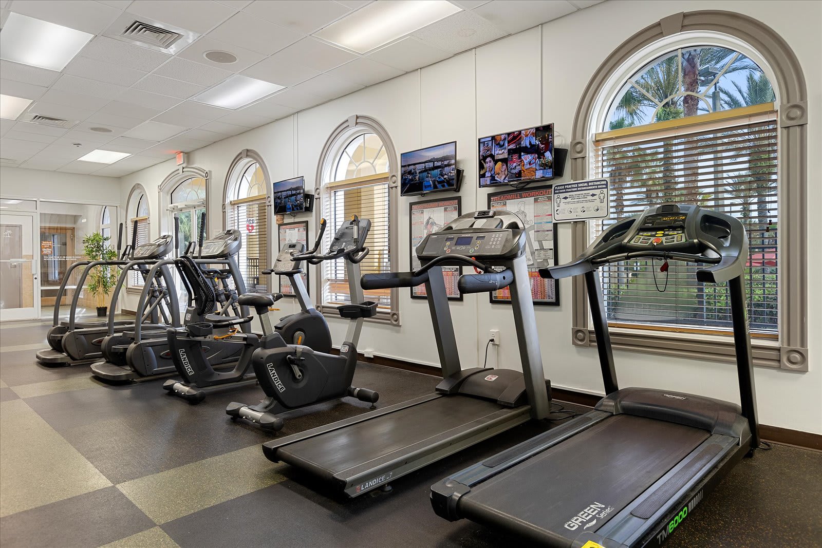 Townhouse w/pool slide & lazy river at Regal Palm