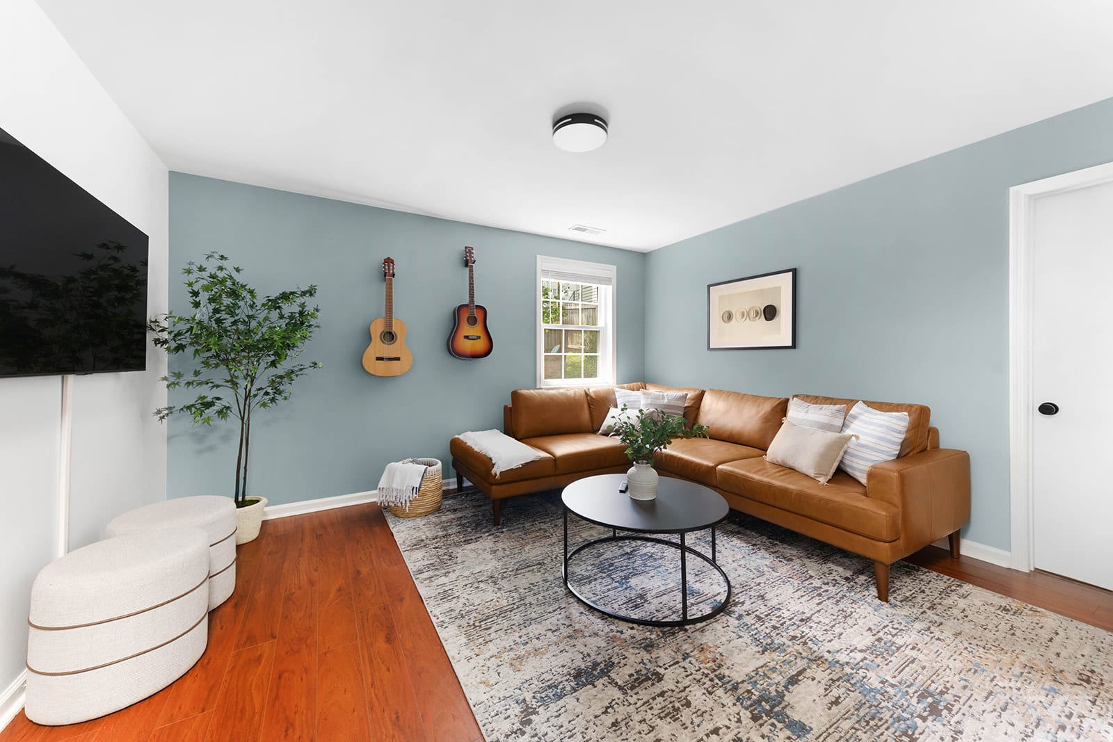 The Blue Bungalow - 4 beds + 7 Mins To Broadway! — Nashville, TN — vacation rental