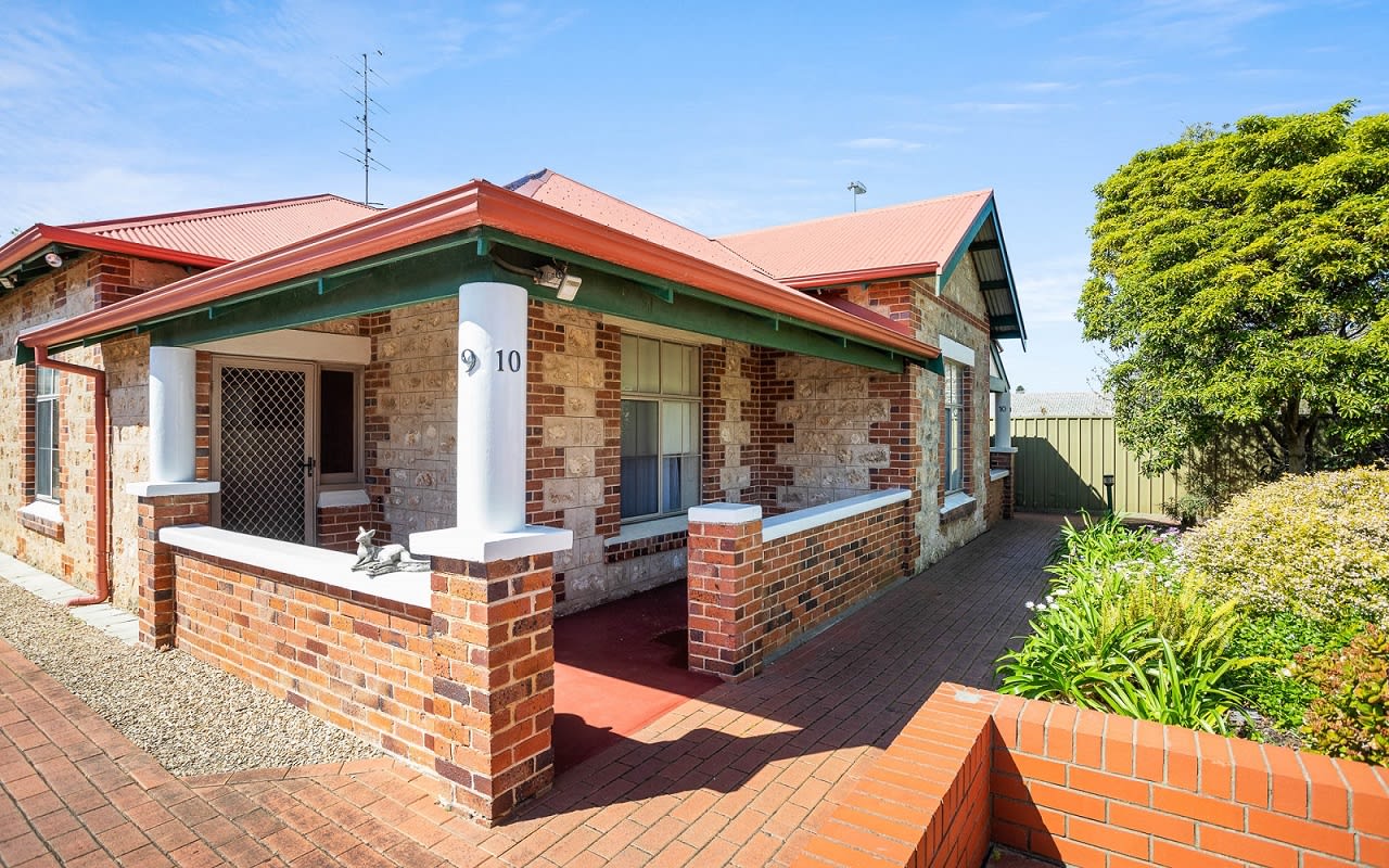 Kangaroo Cottage 9/10 Hill St, Victor Harbor — Victor Harbor, SA — vacation rental