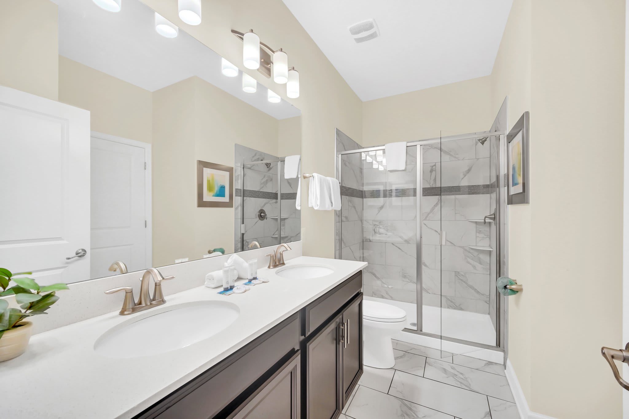 Epic 8B Villa Projector Theater Pool in Gated Community | Photo 23