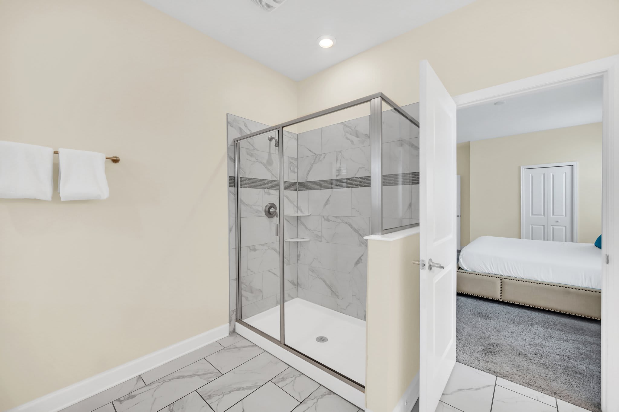 Epic 8B Villa Projector Theater Pool in Gated Community | Photo 27