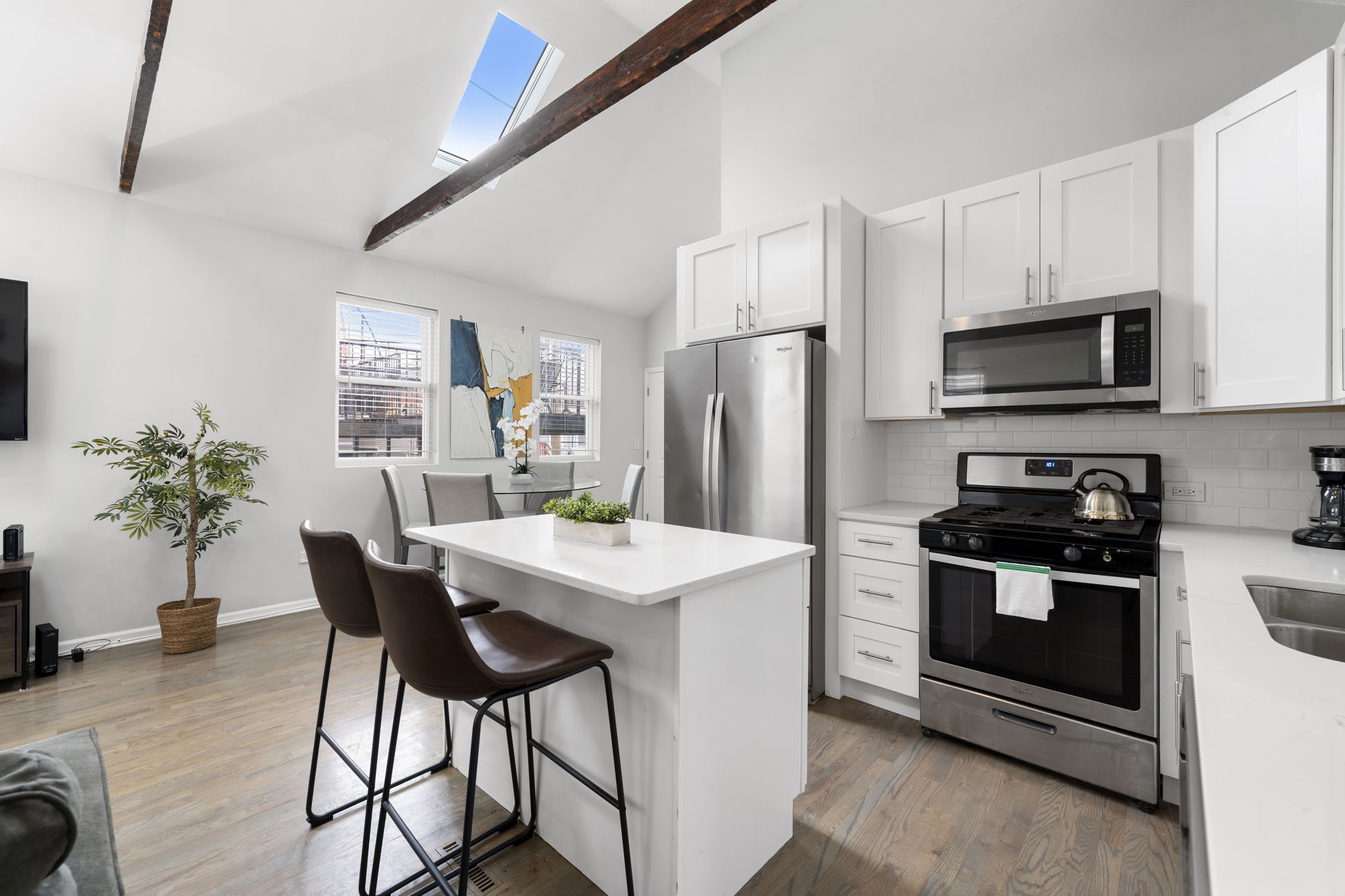 River West 4BD Home: Perfect for Families & Groups — Chicago, IL — vacation rental