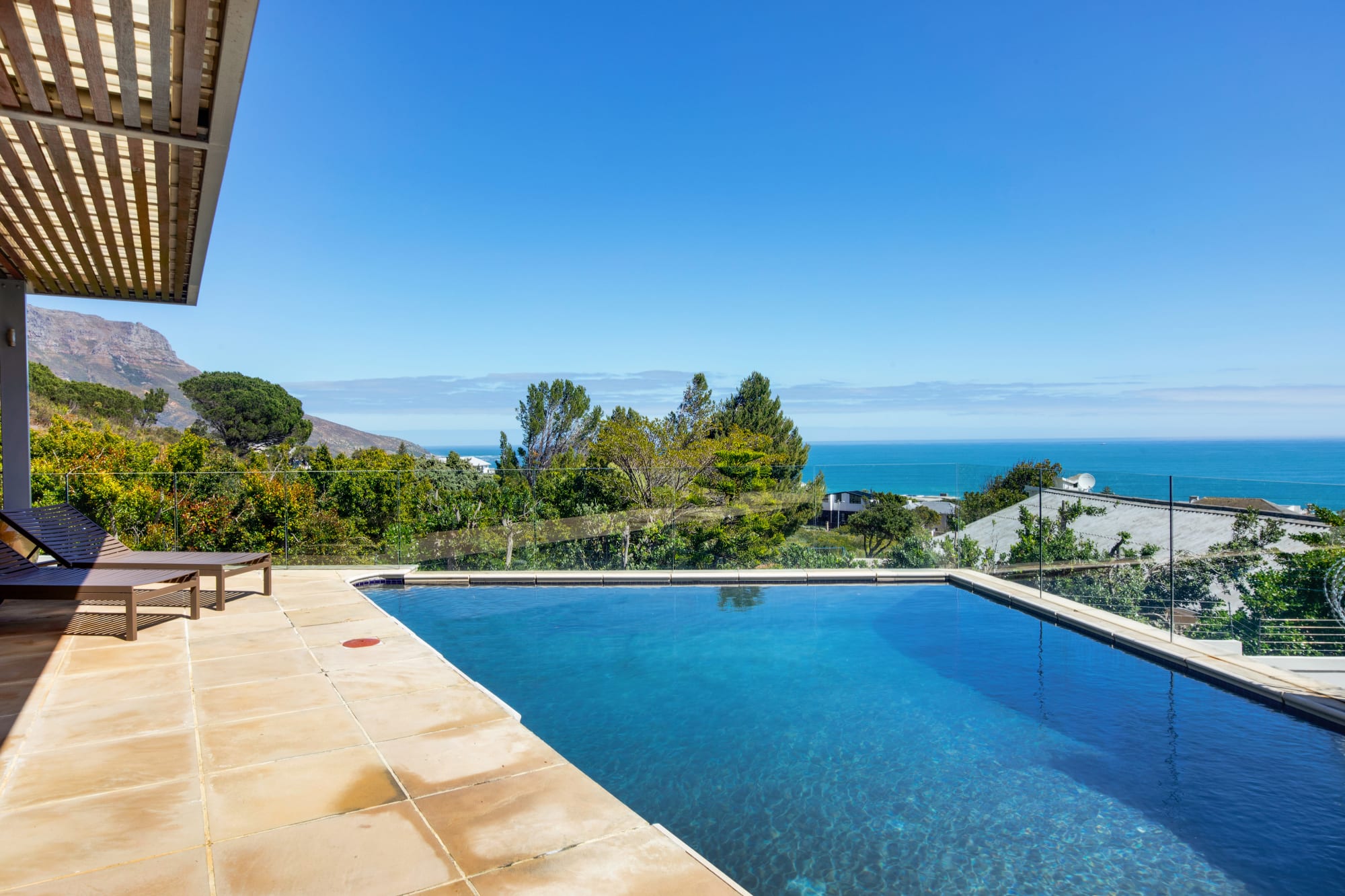Lovely Camps Bay Holiday Villa w Private Pool Sekoma