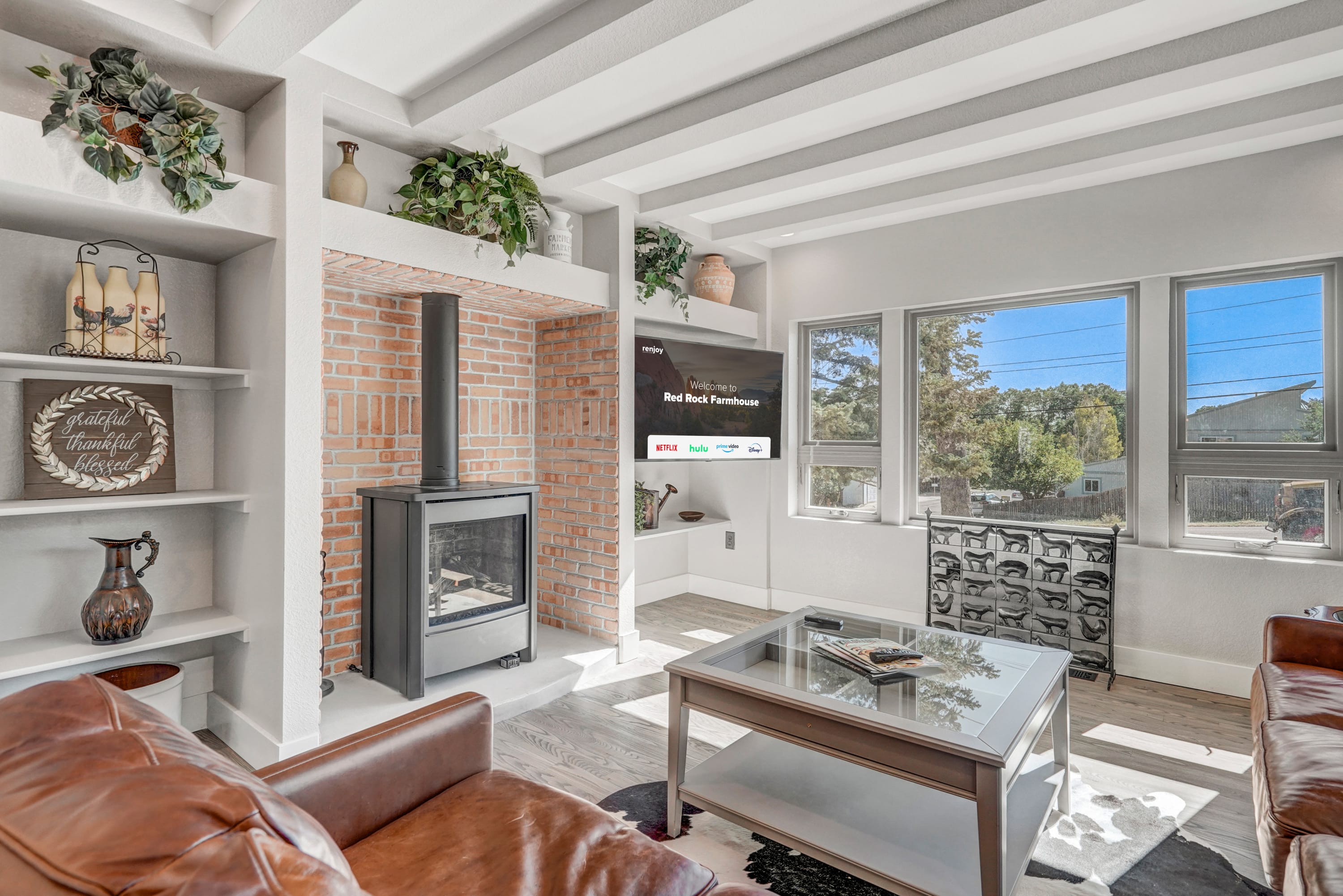Red Rock Farmhouse! Hot Tub, Fire Pit & Trails — Colorado Springs, CO — vacation rental