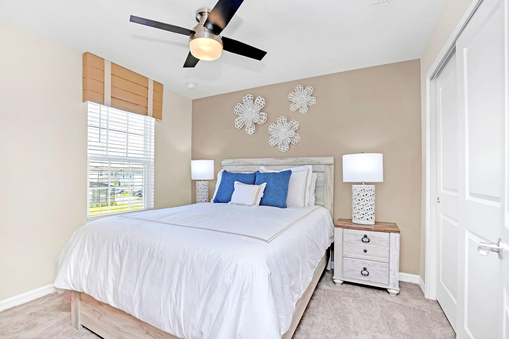 Minimalist Queen Bedroom With Warm Tones And Relaxing Vibe