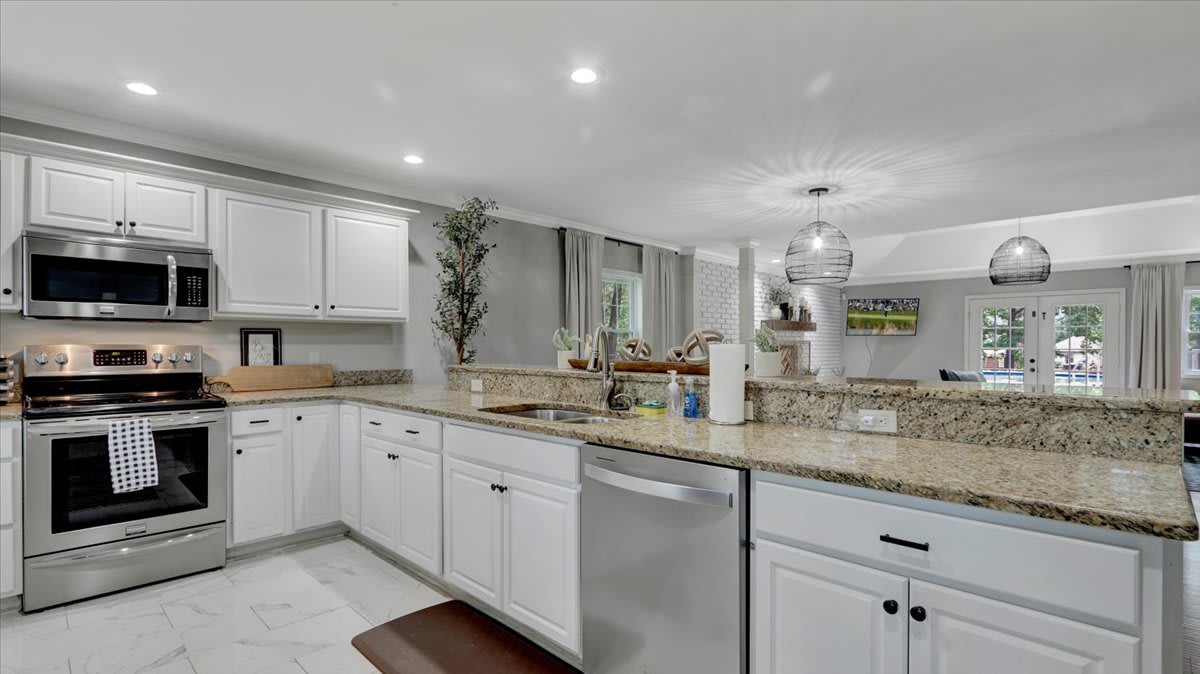 Spacious Lakefront Home | Pool | Hot Tub | Fire Pit | Games - Foto 14