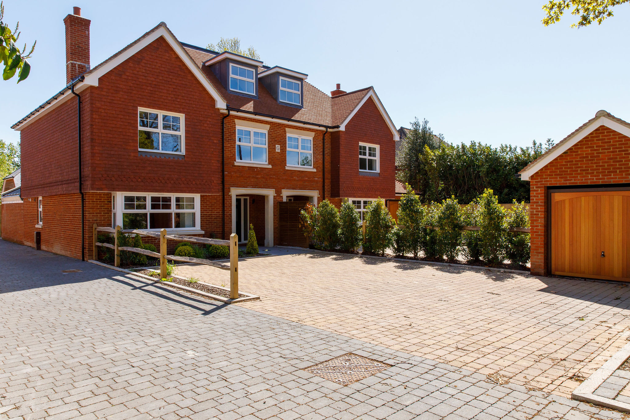 A 4-bed luxury home in Chichester, with ample parking, modern furnishing/fittings and private, enclosed garden.