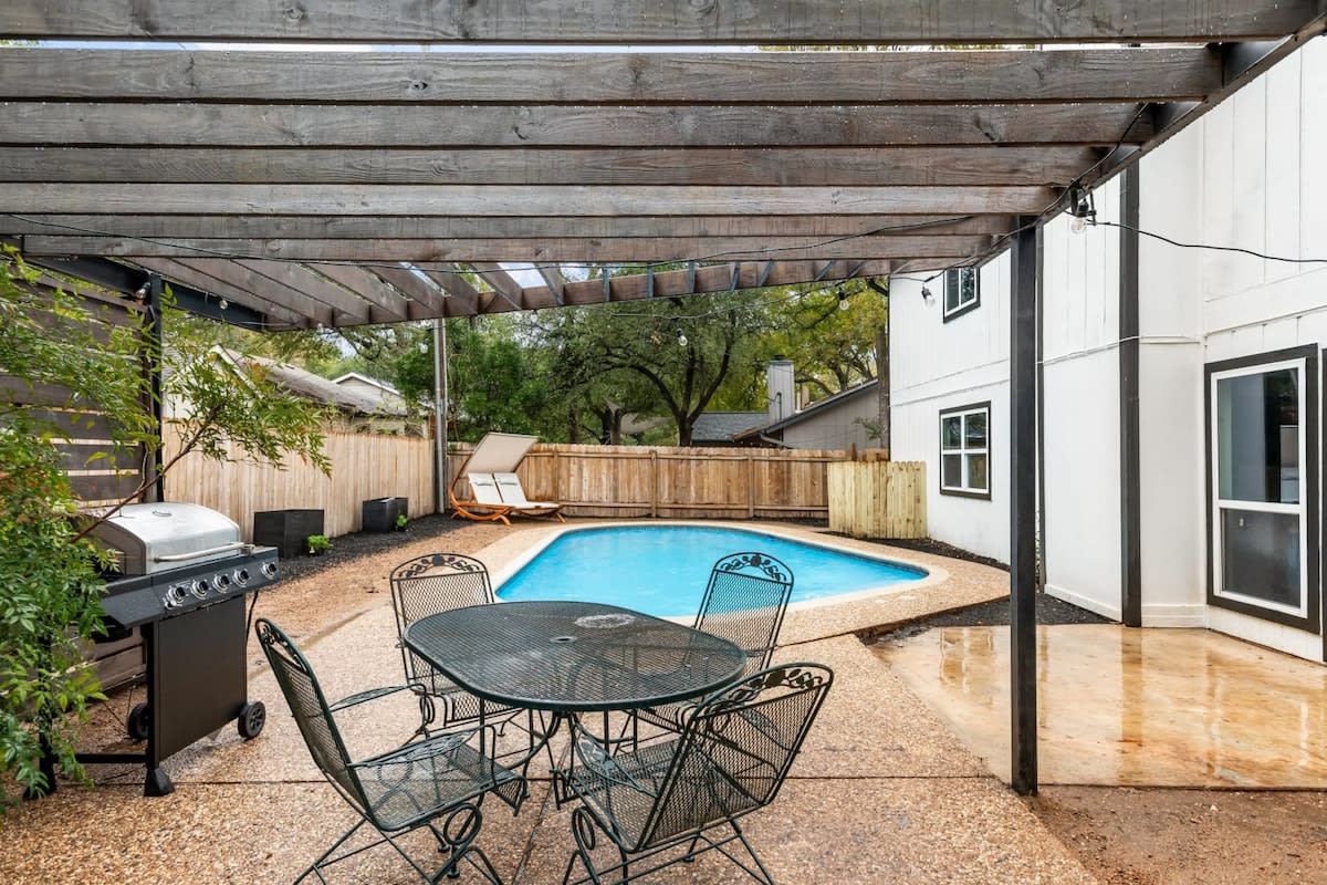 Remodeled 5BR Lux Home w/ Pool & Game Table- Pets!