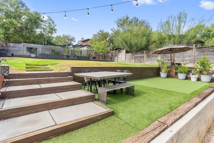 East Austin, 4 BR, Modern | The Allen