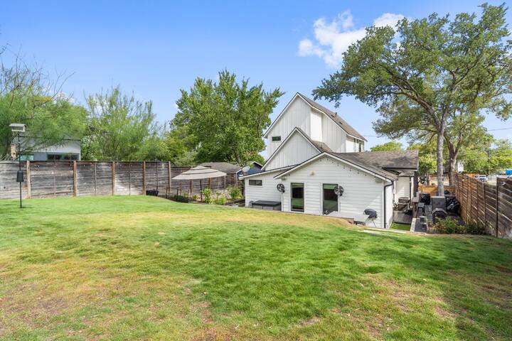 East Austin, 4 BR, Modern | The Allen