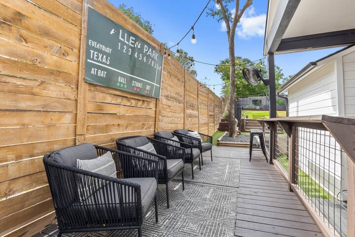 East Austin, 4 BR, Modern | The Allen