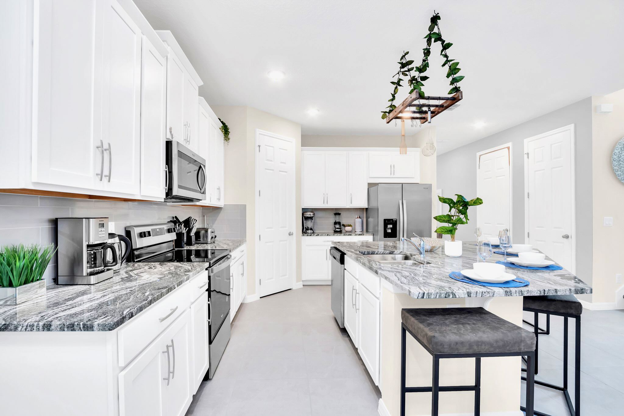 Fully equipped chef's kitchen