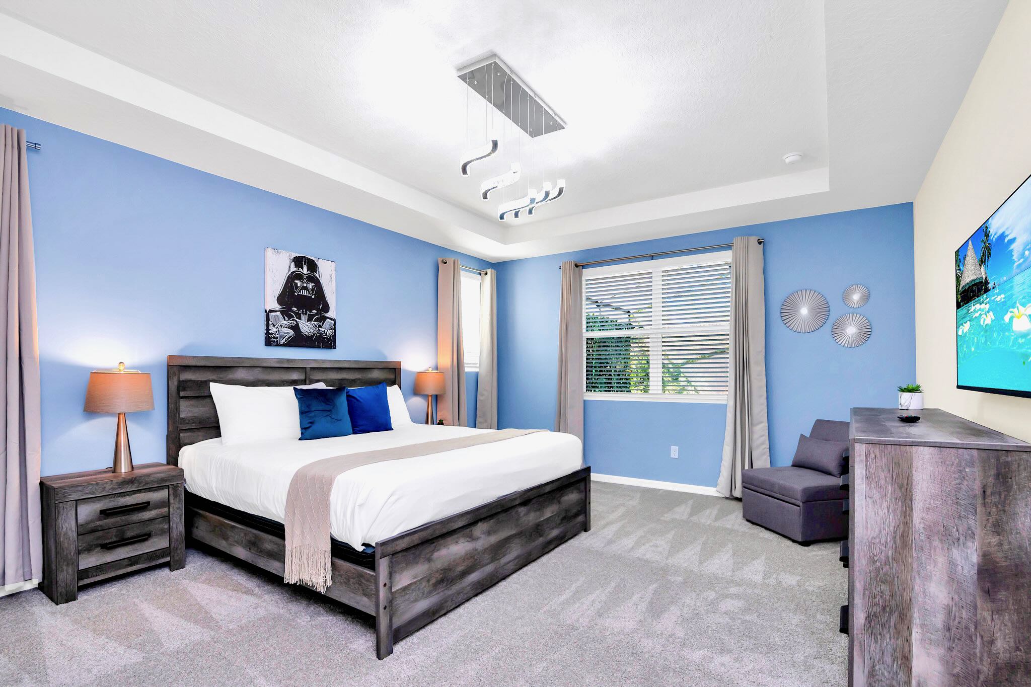 King Bedroom with En-Suite and Smart TV