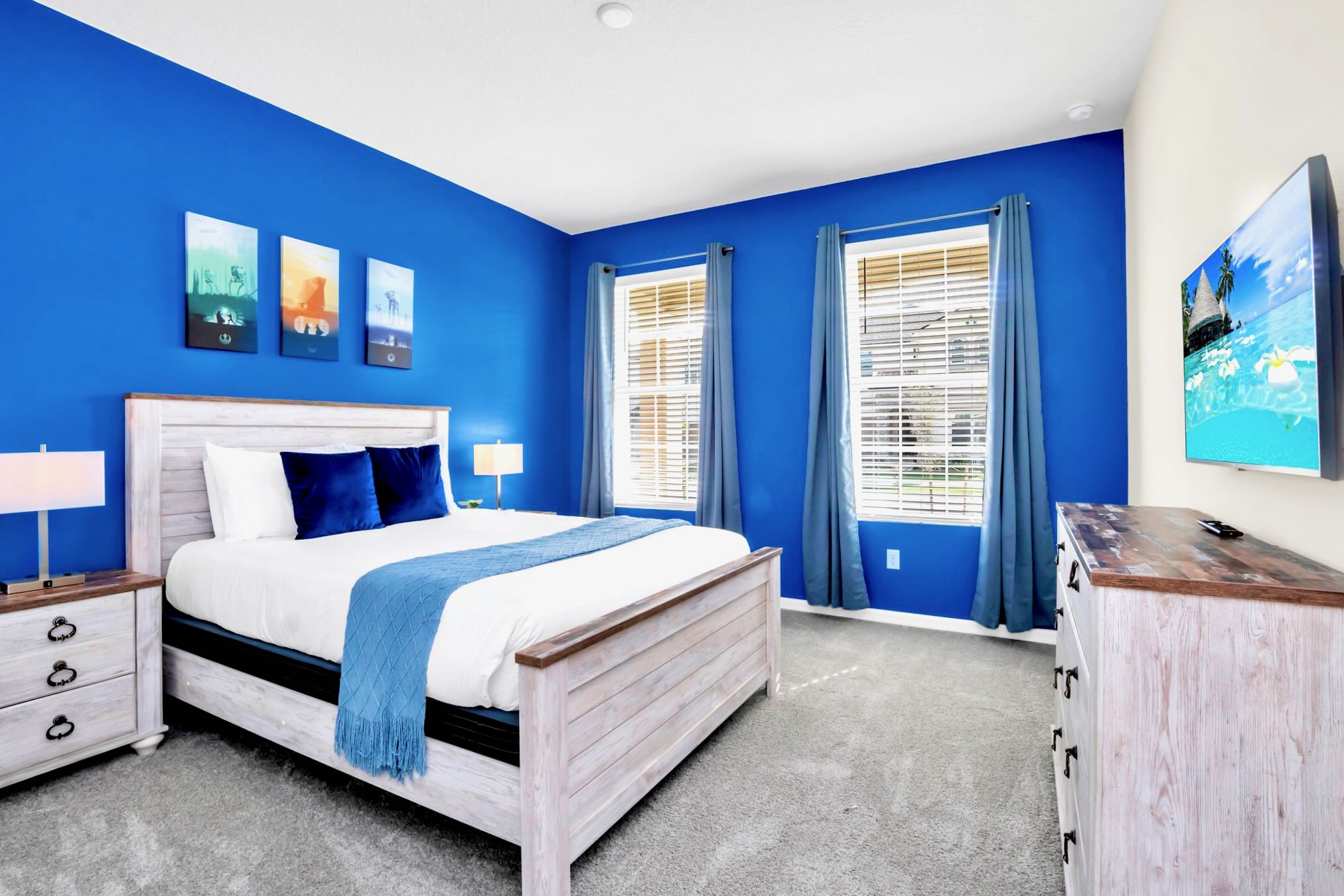 Queen Bedroom with Smart TV 